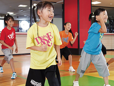 ダンス/リズムに合わせて楽しく体を動かそう！
親子でダンス体験会（セントラルスポーツ）